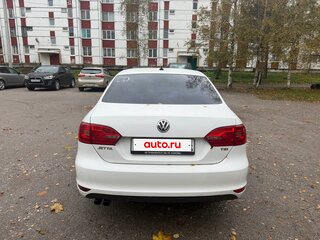 2014 Volkswagen Jetta VI Рестайлинг, белый, 700000 рублей, вид 2