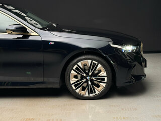 2024 BMW 5 серии Long 530Li VIII (G60/G61/G68), чёрный, 9990000 рублей, вид 5