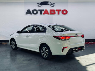 2017 Kia Rio IV, белый, 1100000 рублей, вид 4