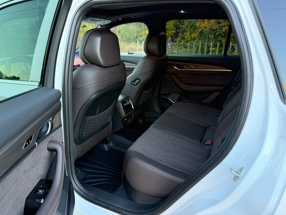 2026 Geely Monjaro (Xingyue L) I Рестайлинг 2 (China Market), белый, 4180000 рублей - вид 14