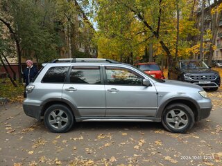 2004 Mitsubishi Outlander I, серый, 565000 рублей, вид 3