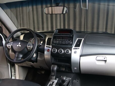 2015 Mitsubishi Pajero Sport II Рестайлинг, белый, 1699000 рублей, вид 5