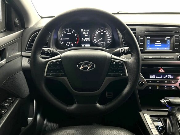 2017 Hyundai Elantra VI (AD), белый, 1600000 рублей - вид 16