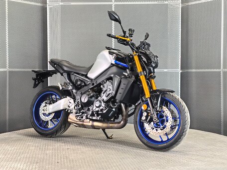 2023 Yamaha MT-09 (FZ-09), серебристый, 1149000 рублей, вид 2