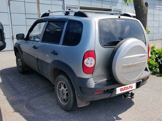 2013 Chevrolet Niva I Рестайлинг, серебристый, 700000 рублей, вид 4