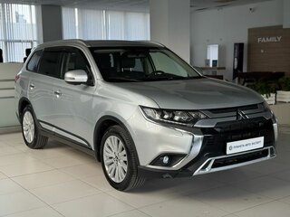 2018 Mitsubishi Outlander III Рестайлинг 3, серебристый, 2290000 рублей, вид 3