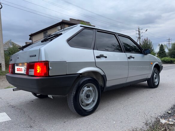 2004 Lada (ВАЗ) 21093i, серебристый, 500000 рублей - вид 3