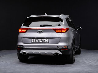 2022 Kia Sportage IV Рестайлинг, серебристый, 1750000 рублей, вид 4