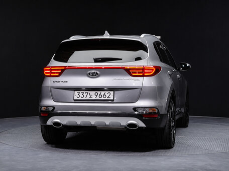 2022 Kia Sportage IV Рестайлинг, серебристый, 1750000 рублей, вид 4