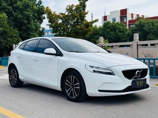 2019 Volvo V40 II Рестайлинг, белый, 1050000 рублей, вид 3