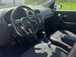 2018 Volkswagen Polo V Рестайлинг, белый, 1100000 рублей, вид 4