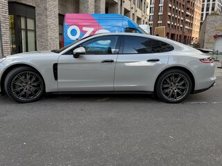 2020 Porsche Panamera 4S II Рестайлинг, серый, 9500000 рублей, вид 5
