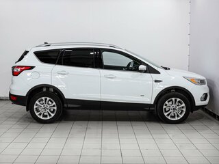 2017 Ford Kuga II Рестайлинг, белый, 1449000 рублей, вид 5