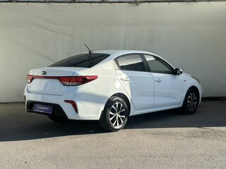 2019 Kia Rio IV, белый, 1300000 рублей, вид 4