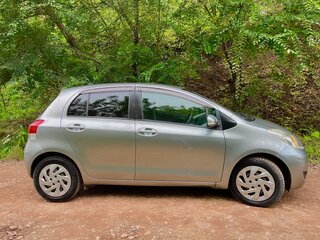 2010 Toyota Vitz II (XP90), серебристый, 590000 рублей, вид 5
