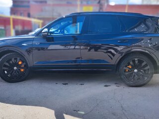 2019 Volkswagen Touareg III, чёрный, 4500000 рублей, вид 2