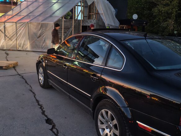 2002 Volkswagen Passat B5 Рестайлинг, чёрный, 450000 рублей - вид 2