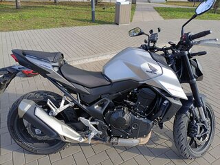 2025 Honda CB 750 Hornet, серебристый, 850000 рублей, вид 4