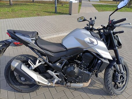 2025 Honda CB 750 Hornet, серебристый, 900000 рублей, вид 4