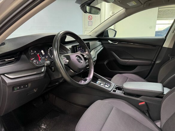 2021 Skoda Octavia IV (A8), бежевый, 2140000 рублей - вид 9