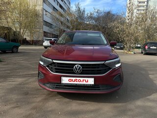2022 Volkswagen Polo VI, красный, 1700000 рублей, вид 2
