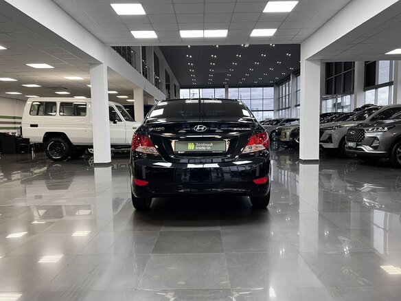 2013 Hyundai Solaris I, чёрный, 690000 рублей - вид 3