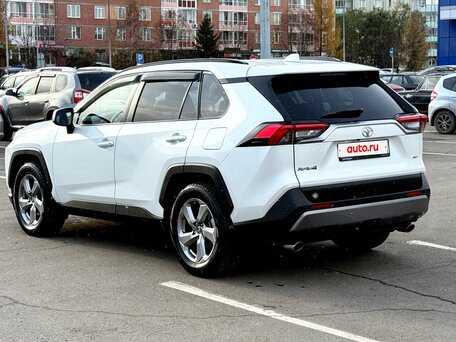 2020 Toyota RAV4 V (XA50), белый, 3390000 рублей, вид 4