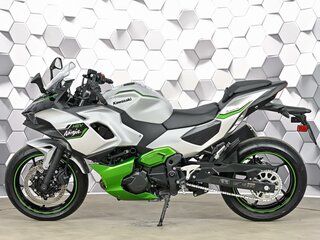 2025 Kawasaki Ninja 7, серебристый, 869000 рублей, вид 4