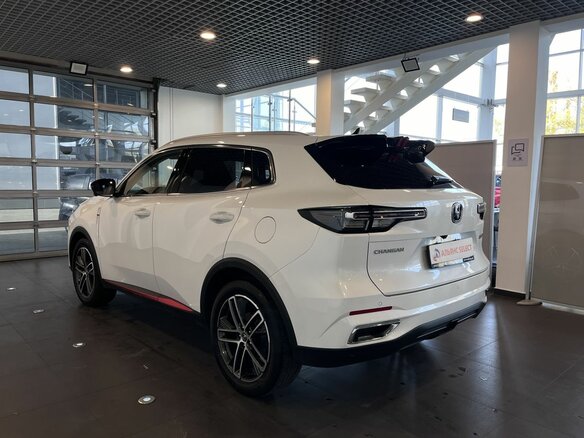 2024 Changan UNI-S I, белый, 2300000 рублей - вид 4
