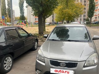 2011 Kia Rio II Рестайлинг, серебристый, 650000 рублей, вид 3
