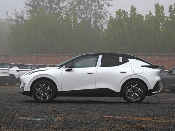 2026 Lynk & Co Z20, белый, 4600000 рублей - вид 3