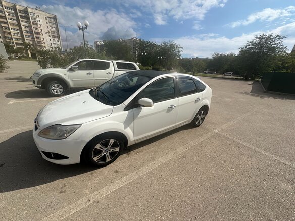 2010 Ford Focus II Рестайлинг, белый, 460000 рублей - вид 1