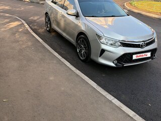 2015 Toyota Camry VII (XV50) Рестайлинг, серебристый, 1690000 рублей, вид 2