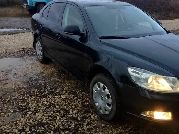 2013 Skoda Octavia II (A5) Рестайлинг, чёрный, 920000 рублей - вид 2