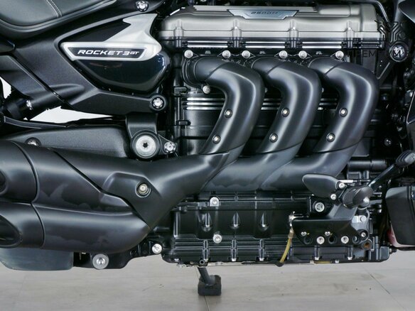 2021 Triumph Rocket 3, чёрный, 1949000 рублей - вид 9