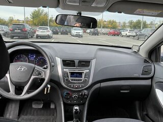 2016 Hyundai Solaris I Рестайлинг, серебристый, 1080000 рублей, вид 5