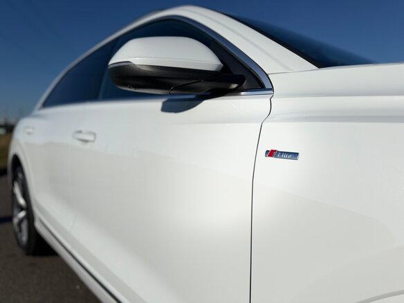 2021 Audi Q8 55 TFSI I (4M), белый, 4350000 рублей - вид 19