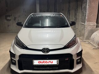 2021 Toyota Yaris IV, белый, 3500000 рублей, вид 3