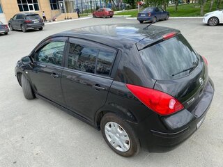 2010 Nissan Tiida I Рестайлинг, коричневый, 670000 рублей, вид 1