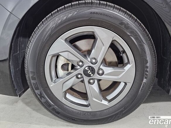2025 Kia K5 LPi III Рестайлинг, чёрный, 2435000 рублей - вид 10