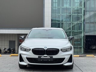2022 BMW 1 серии 120i III (F52) Рестайлинг, белый, 1690095 рублей, вид 2