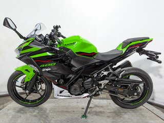2021 Kawasaki Ninja 400, зелёный, 649000 рублей, вид 3