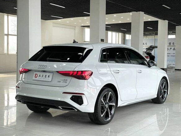 2022 Audi A3 Sportback 35 TFSI IV (8Y), белый, 2550000 рублей - вид 3