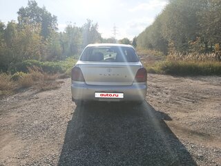 2000 Toyota Platz, серебристый, 240000 рублей, вид 3