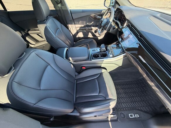 2021 Audi Q8 55 TFSI I (4M), белый, 4350000 рублей - вид 30
