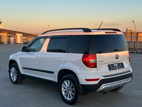 2016 Skoda Yeti I Рестайлинг, белый, 1545700 рублей, вид 3