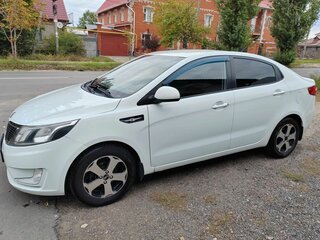 2012 Kia Rio 5-speed III, белый, 750000 рублей, вид 4
