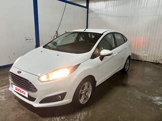 2016 Ford Fiesta Mk6 Рестайлинг, белый, 870000 рублей, вид 2