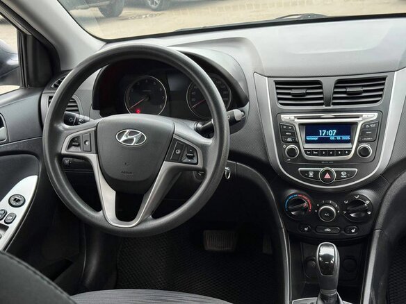 2015 Hyundai Solaris I Рестайлинг, бежевый, 900000 рублей - вид 6