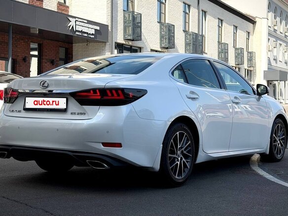 2016 Lexus ES 250 VI Рестайлинг, белый, 2490000 рублей - вид 5